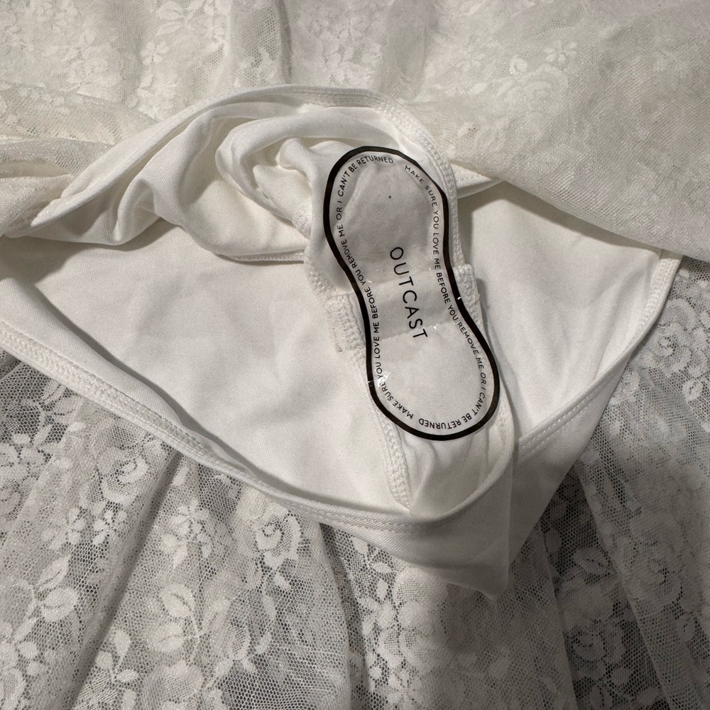 Chic White Lace Ruffle Chemise - Picture 10 of 12